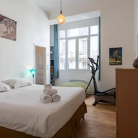 #22 Emma 2bdr Balcony Center Town 2mins Tramway Appartement