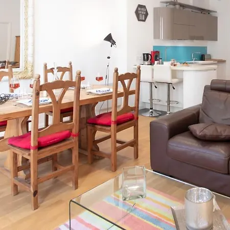 #22 Emma 2bdr Balcony Center Town 2mins Tramway Appartement *