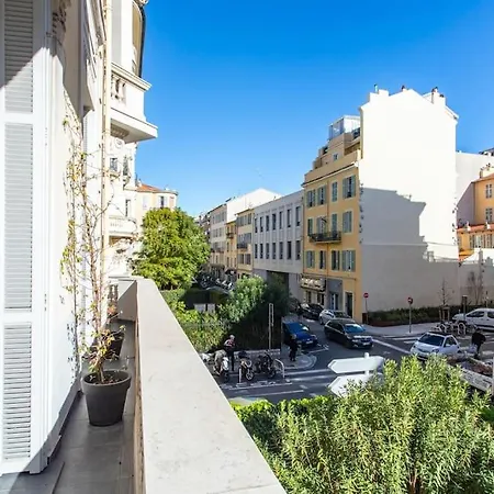 #22 Emma 2bdr Balcony Center Town 2mins Tramway Appartement