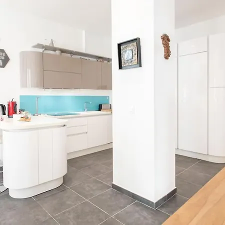 Apartman #22 Emma 2bdr Balcony Center Town 2mins Tramway *