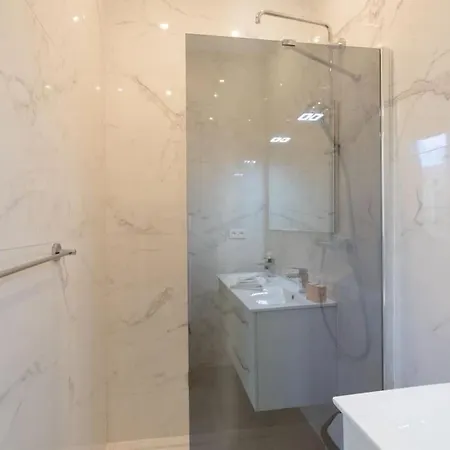 Διαμέρισμα #22 Emma 2bdr Balcony Center Town 2mins Tramway