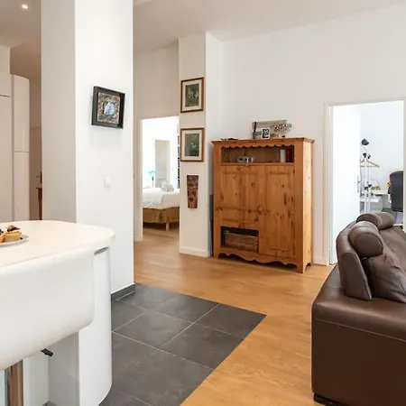 Διαμέρισμα #22 Emma 2bdr Balcony Center Town 2mins Tramway